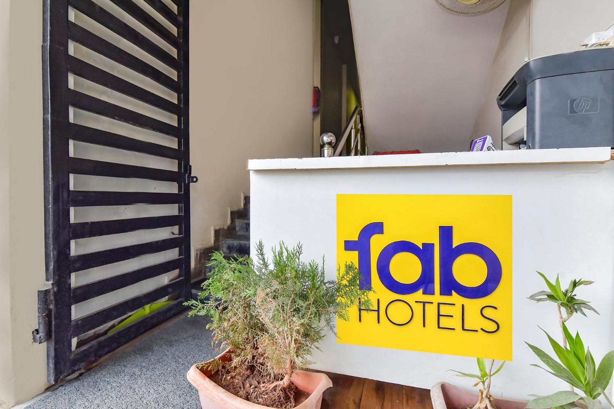 ホテル Fabexpress Nishesh Tower ウッジャイン エクステリア 写真